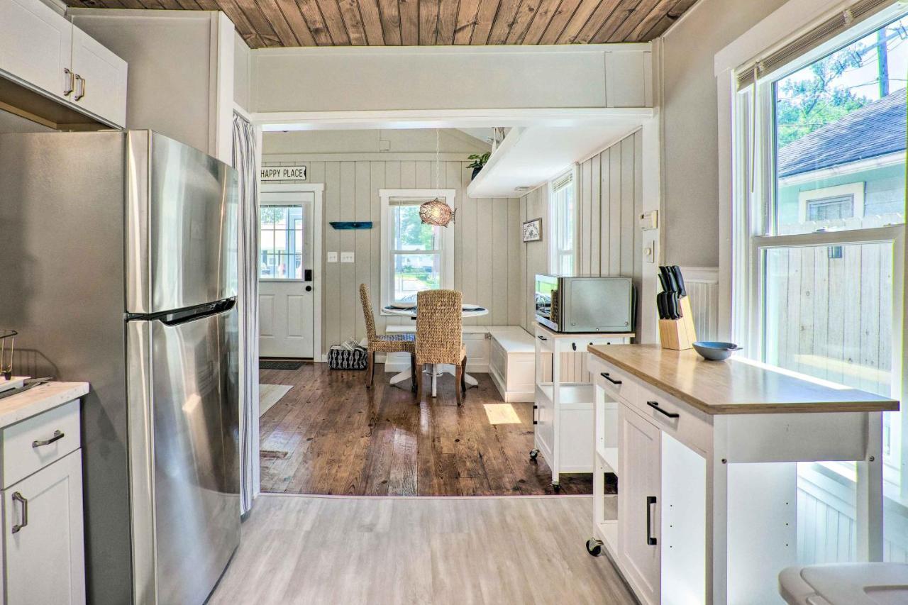 Chic Cottage With Private Yard Steps To Beach! Colonial Beach Exteriör bild