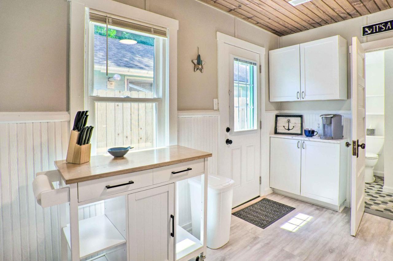 Chic Cottage With Private Yard Steps To Beach! Colonial Beach Exteriör bild